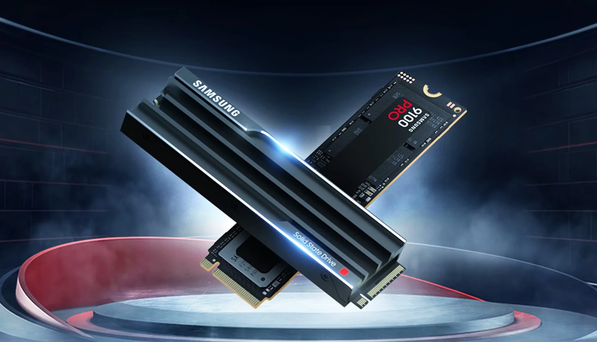 Two crossed 9100 PRO drives, with and without heatsink, on a pedestal